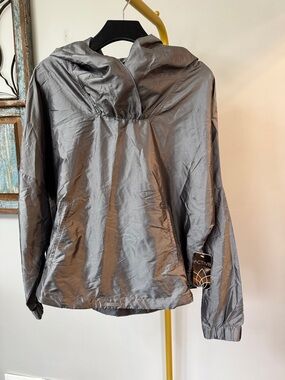 ACTIV8 pewter silver metallic Hooded Lightweight pull over Jacket NWT L